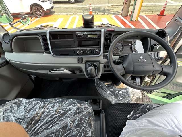 三菱フソウ キャンター ３．０ＤＴ 全低床 ２Ｔ平ボディ垂直ゲート R6年 (東海) 99