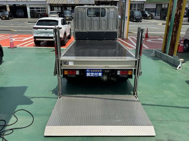 三菱フソウ キャンター ３．０ＤＴ 全低床 ２Ｔ平ボディ垂直ゲート R6年 (東海) 99