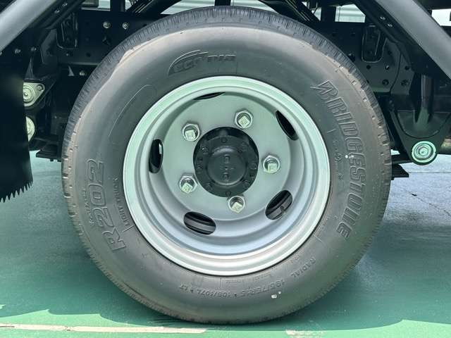 三菱フソウ キャンター ３．０ＤＴ 全低床 ２Ｔ平ボディ垂直ゲート R6年 (東海) 99