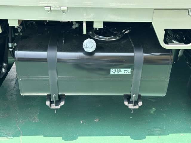 三菱フソウ キャンター ３．０ＤＴ 全低床 ２Ｔ平ボディ垂直ゲート R6年 (東海) 99