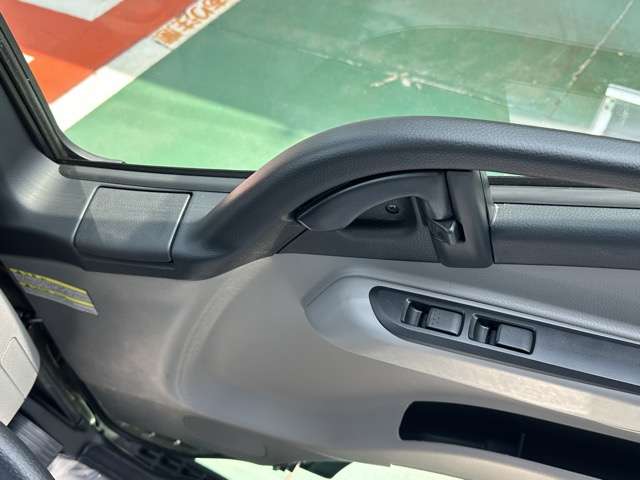 三菱フソウ キャンター ３．０ＤＴ 全低床 ２Ｔ平ボディ垂直ゲート R6年 (東海) 99