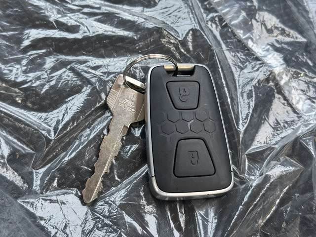 三菱フソウ キャンター ３．０ＤＴ 全低床 ２Ｔ平ボディ垂直ゲート R6年 (東海) 99