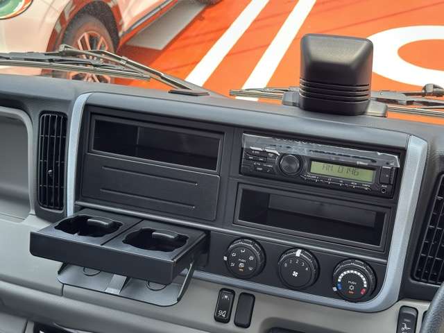 三菱フソウ キャンター ３．０ＤＴ 全低床 ２Ｔ平ボディ垂直ゲート R6年 (東海) 99