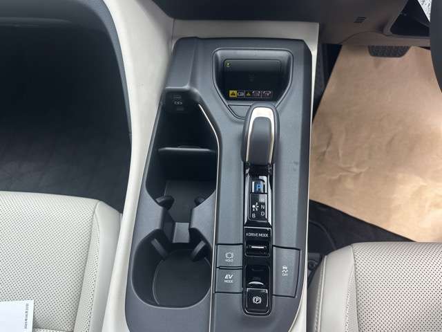 トヨタ クラウン　クロスオーバー　ハイブリッド ２．５ Ｇ アドバンスト レザー パッケージ Ｅ－ＦＯＵＲ ４ＷＤ R4年 (東海) 99