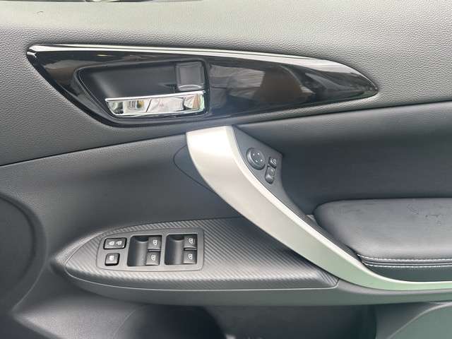 三菱 エクリプス　クロス　ＰＨＥＶ ＰＨＥＶ ２．４ Ｐ ４ＷＤ R6年 (東海) 99