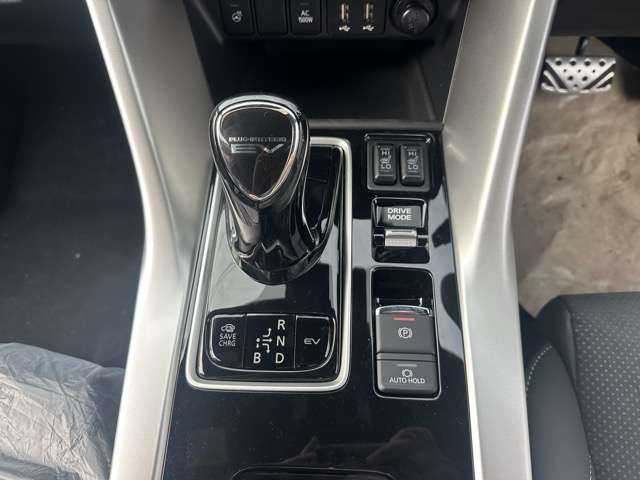 三菱 エクリプス　クロス　ＰＨＥＶ ＰＨＥＶ ２．４ Ｐ ４ＷＤ R6年 (東海) 99