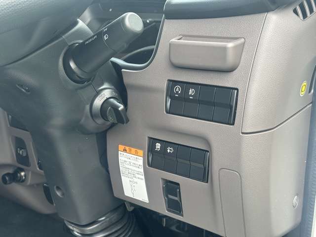 三菱フソウ キャンター ３．０ 全低床 ディーゼルターボ R7年 (東海) 99