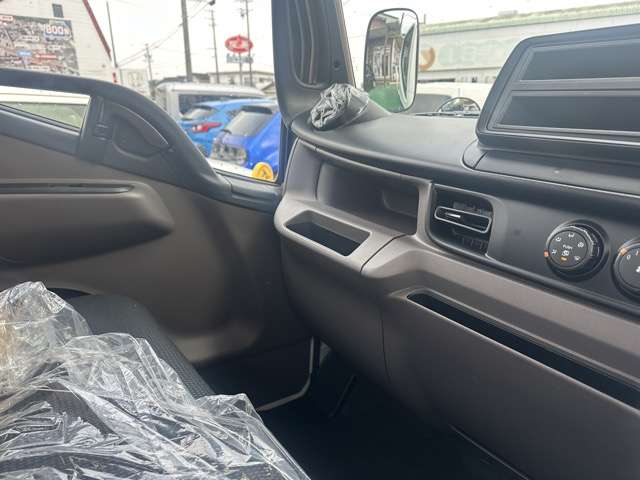 三菱フソウ キャンター ３．０ 全低床 ディーゼルターボ R7年 (東海) 99