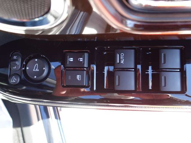 ホンダ Ｎ　ＢＯＸ カスタム ６６０ Ｌ コーディネートスタイル R4年 (東海) 99