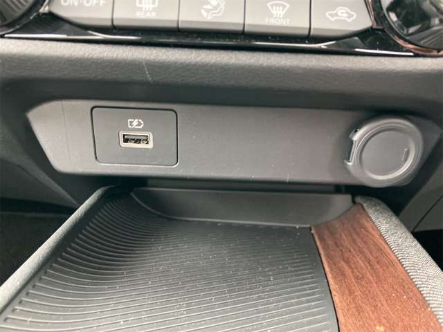 日産 ノートオーラ １．２ Ｇ R5年 (東海) 99