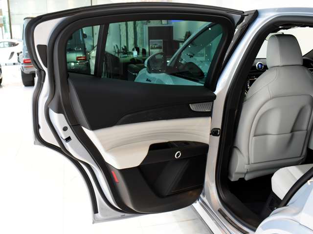 マセラティ グレカーレ モデナ ４ＷＤ R7年 (関東) 99