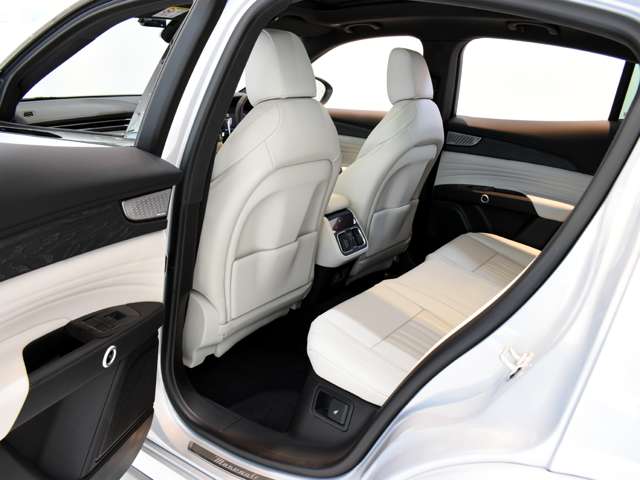 マセラティ グレカーレ モデナ ４ＷＤ R7年 (関東) 99