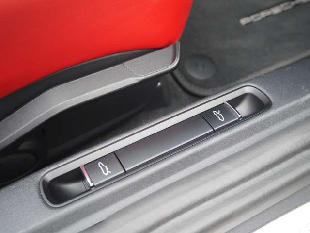 ポルシェ ７１８スパイダー ４．０ R2年 (近畿) 99