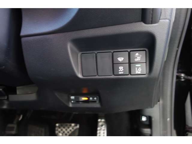 ホンダ シャトル １．５ ハイブリッド Ｚ ホンダセンシング R1年 () 99