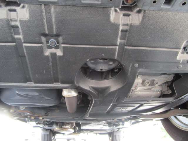 トヨタ ハリアー　ハイブリッド ２．５ ハイブリッド Ｅ－ＦＯＵＲ エレガンス ４ＷＤ H26年 (中国) 99