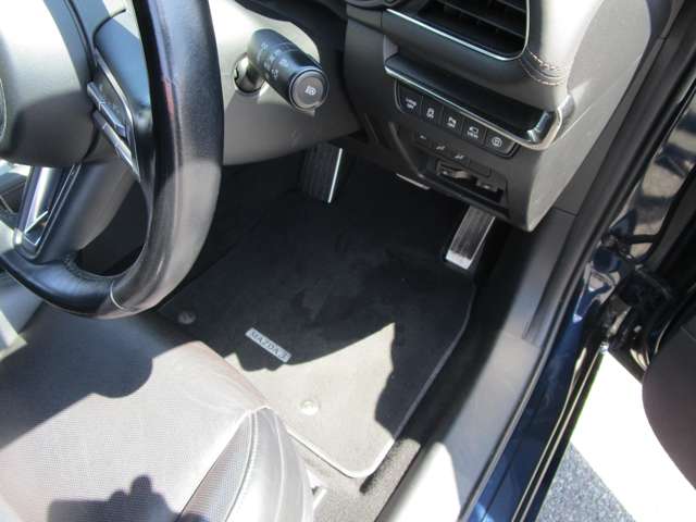 マツダ ＭＡＺＤＡ３　ファストバック ２．０ ２０Ｓ Ｌパッケージ R1年 (中国) 99