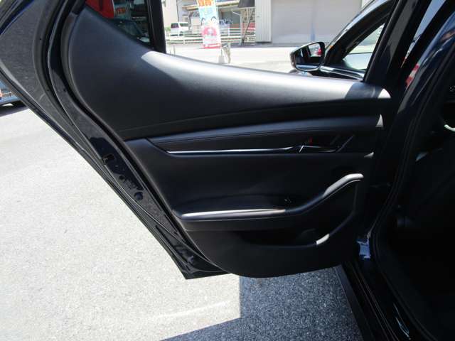 マツダ ＭＡＺＤＡ３　ファストバック ２．０ ２０Ｓ Ｌパッケージ R1年 (中国) 99