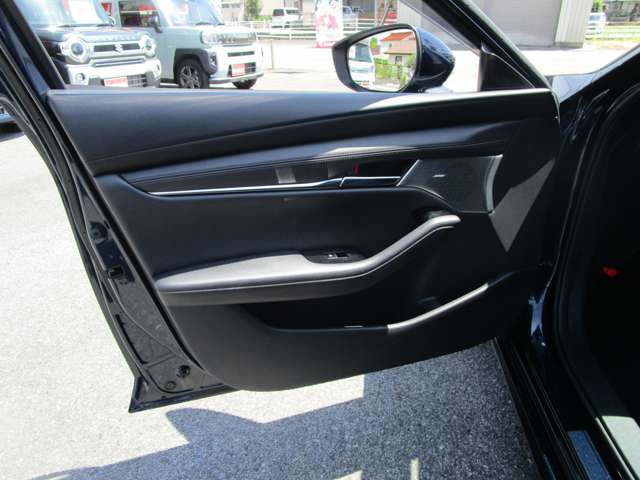 マツダ ＭＡＺＤＡ３　ファストバック ２．０ ２０Ｓ Ｌパッケージ R1年 (中国) 99