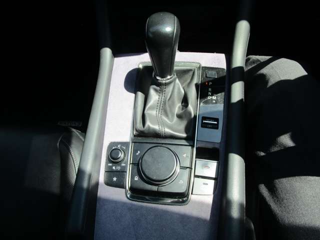 マツダ ＭＡＺＤＡ３　ファストバック ２．０ ２０Ｓ Ｌパッケージ R1年 (中国) 99