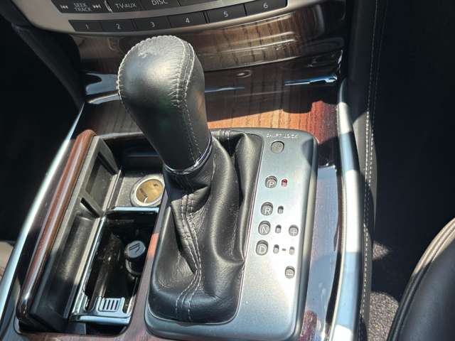 日産 フーガ　ハイブリッド ３．５ ＶＩＰ H25年 (中国) 99