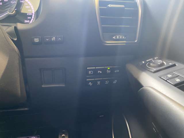 レクサス ＮＸ２００ｔ ２００Ｔ Ｆスポーツ ４ＷＤ H27年 (九州・沖縄) 99