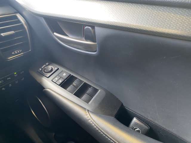 レクサス ＮＸ２００ｔ ２００Ｔ Ｆスポーツ ４ＷＤ H27年 (九州・沖縄) 99