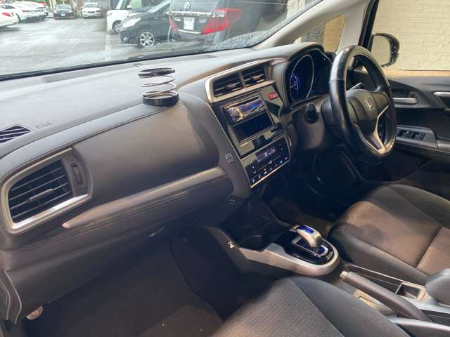 ホンダ フィット　ハイブリッド １．５ ハイブリッド Ｆパッケージ H26年 (九州・沖縄) 99