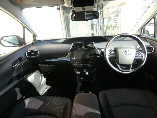 トヨタ プリウス １．８ Ｓ セーフティ プラス ツートーン H30年 (中国) 99