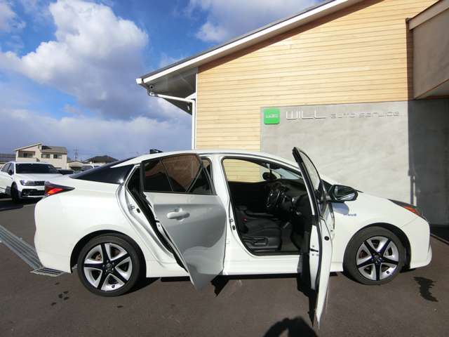 トヨタ プリウス １．８ Ｓ セーフティ プラス ツートーン H30年 (中国) 99