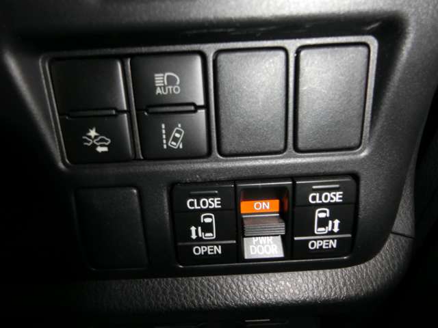 トヨタ ノア ２．０ ＳＩ H29年 (中国) 99