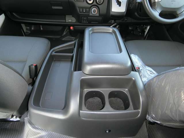 トヨタ ハイエースバン ２．８ ＤＸ ワイド スーパーロング ハイルーフ ディーゼルターボ ４ＷＤ R5年 (中国) 99