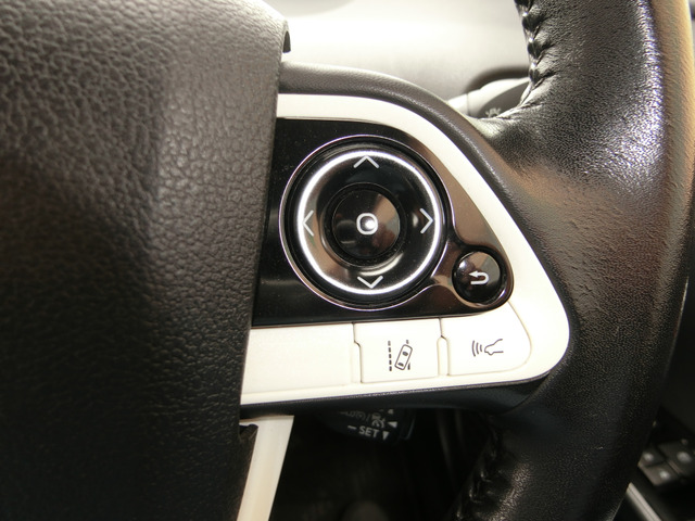 トヨタ プリウス １．８ Ａ H28年 (中国) 99