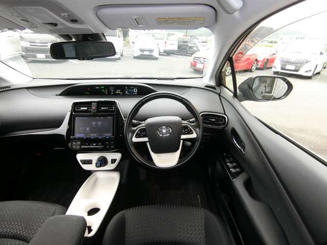 トヨタ プリウス １．８ Ａ H28年 (中国) 99