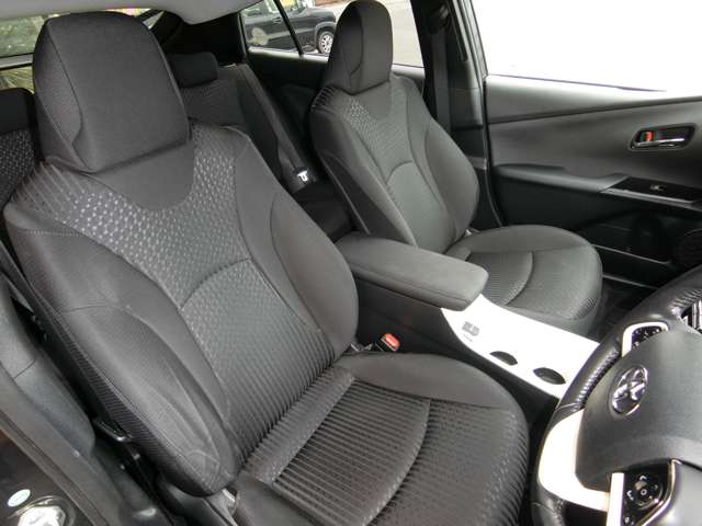 トヨタ プリウス １．８ Ａ H28年 (中国) 99