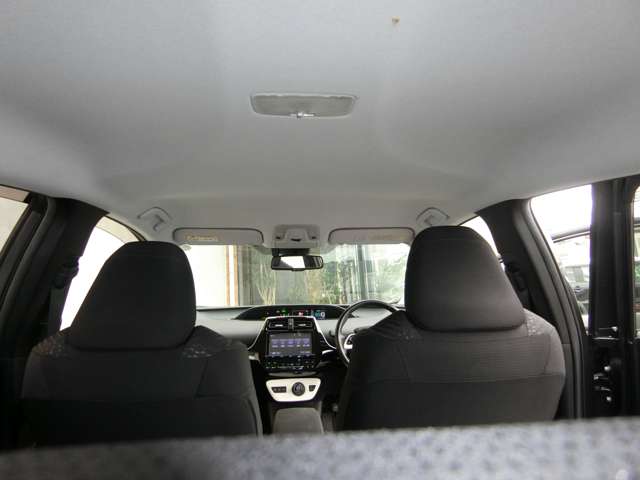 トヨタ プリウス １．８ Ａ H28年 (中国) 99