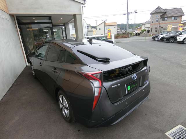 トヨタ プリウス １．８ Ａ H28年 (中国) 99