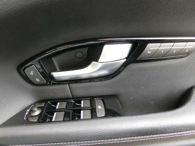 ランドローバー レンジローバーイヴォーク ＳＥ プラス ４ＷＤ H29年 (中国) 99