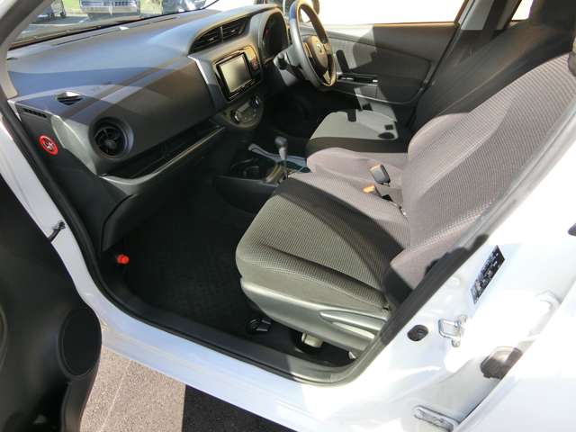 トヨタ ヴィッツ　ハイブリッド １．５ ハイブリッド Ｆ R1年 (中国) 99