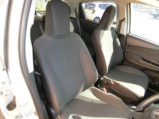 トヨタ ヴィッツ　ハイブリッド １．５ ハイブリッド Ｆ R1年 (中国) 99