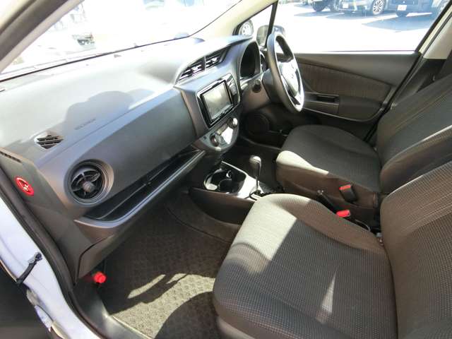 トヨタ ヴィッツ　ハイブリッド １．５ ハイブリッド Ｆ R1年 (中国) 99