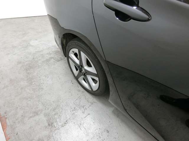 トヨタ プリウス １．８ Ａ プレミアム ツーリングセレクション H29年 (中国) 99