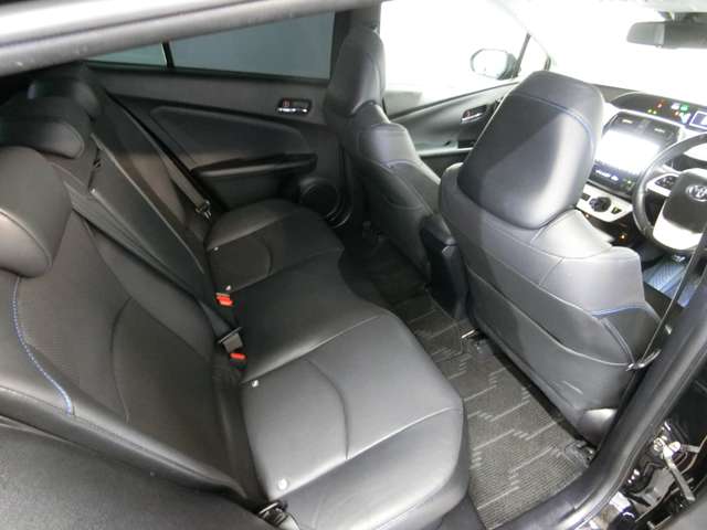 トヨタ プリウス １．８ Ａ プレミアム ツーリングセレクション H29年 (中国) 99