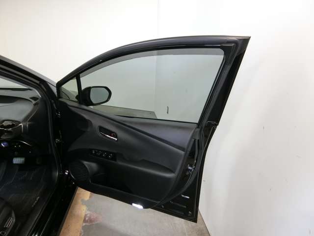 トヨタ プリウス １．８ Ａ プレミアム ツーリングセレクション H29年 (中国) 99