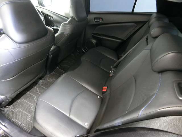 トヨタ プリウス １．８ Ａ プレミアム ツーリングセレクション H29年 (中国) 99