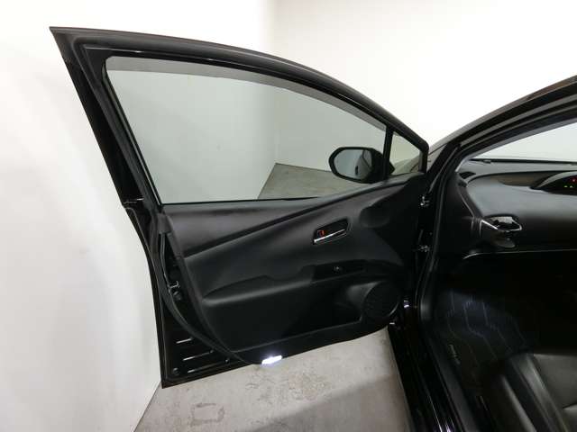 トヨタ プリウス １．８ Ａ プレミアム ツーリングセレクション H29年 (中国) 99