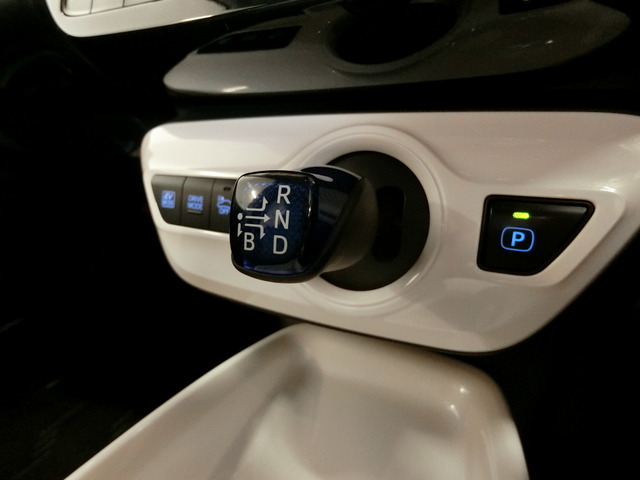 トヨタ プリウス １．８ Ａ ツーリングセレクション H28年 (中国) 99