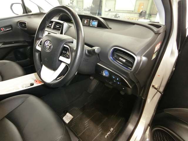 トヨタ プリウス １．８ Ａ ツーリングセレクション H28年 (中国) 99