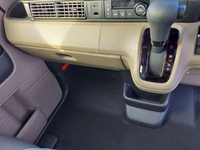 ホンダ Ｎ　ＢＯＸ ジョイ ６６０ ２トーン R6年 (九州・沖縄) 99