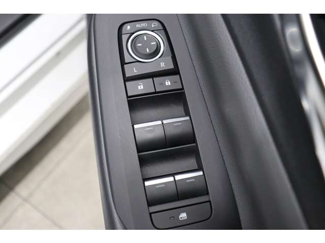 トヨタ プリウス １．８ Ｕ R5年 (東海) 99