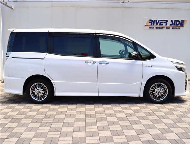 トヨタ ヴォクシー １．８ ハイブリッド ＺＳ 煌 H30年 (関東) 99